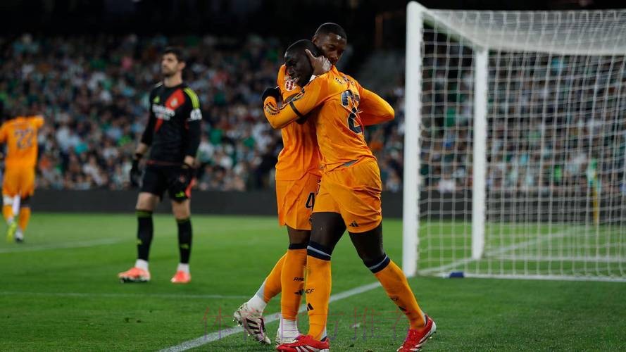 拜仁未考虑签回阿拉巴 球员并不想离开皇马